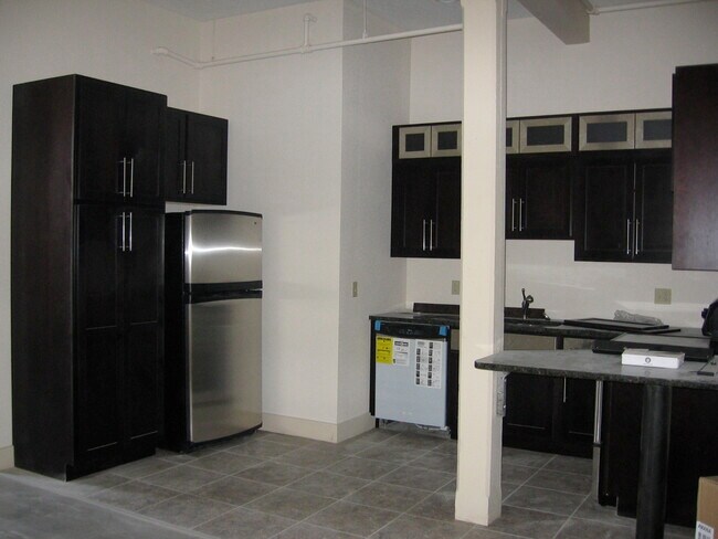 Building Photo - 606 Lafayette St