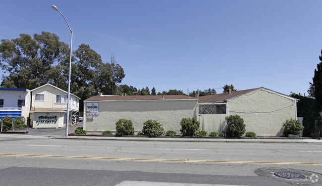 Building Photo - The Vandel Apts