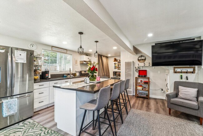 Foto del edificio - 2472 Deep Creek Dr