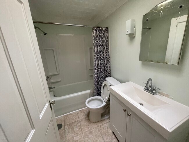 Foto del edificio - 411 W Sullivan St