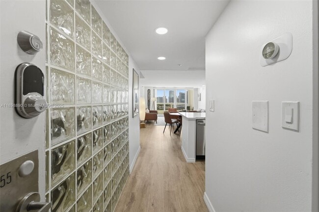Foto del edificio - 1717 N Bayshore Dr