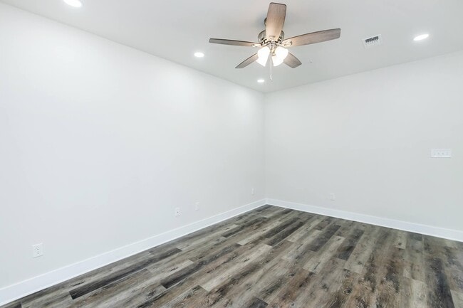 Building Photo - 12053 Turnberry Ave