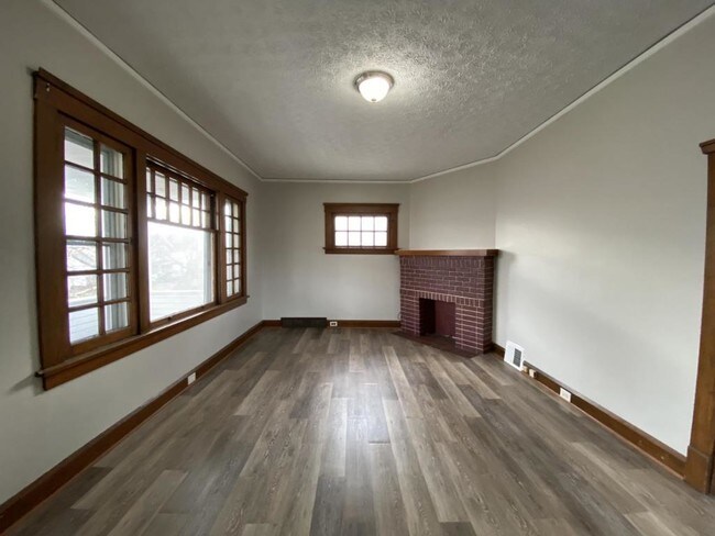 Building Photo - 3422 West 100th Street #Up