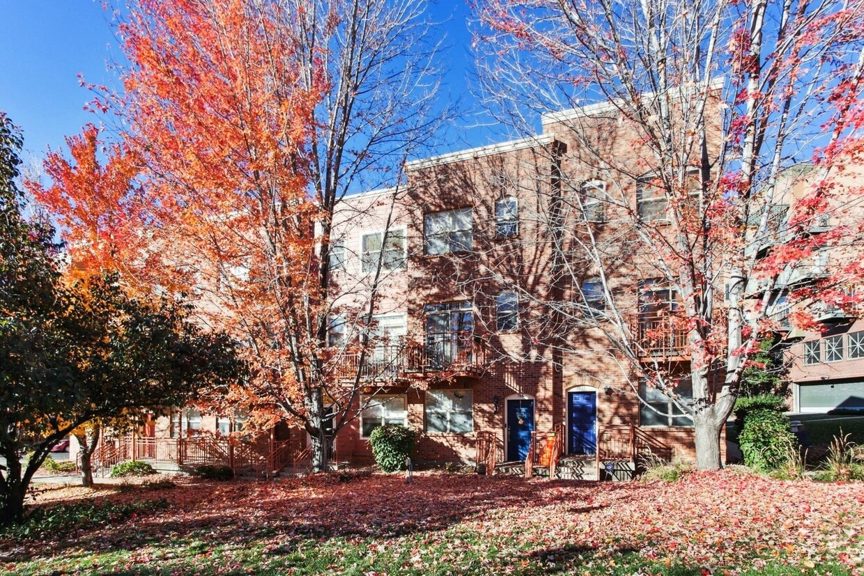 Beautiful 2 Bedroom Townhome / Old Town Ar... - Beautiful 2 Bedroom Townhome / Old Town Ar...