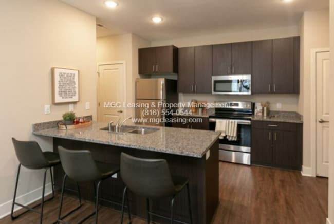 Building Photo - 2 Bedroom Luxury Apartment in the Northland of KCMO