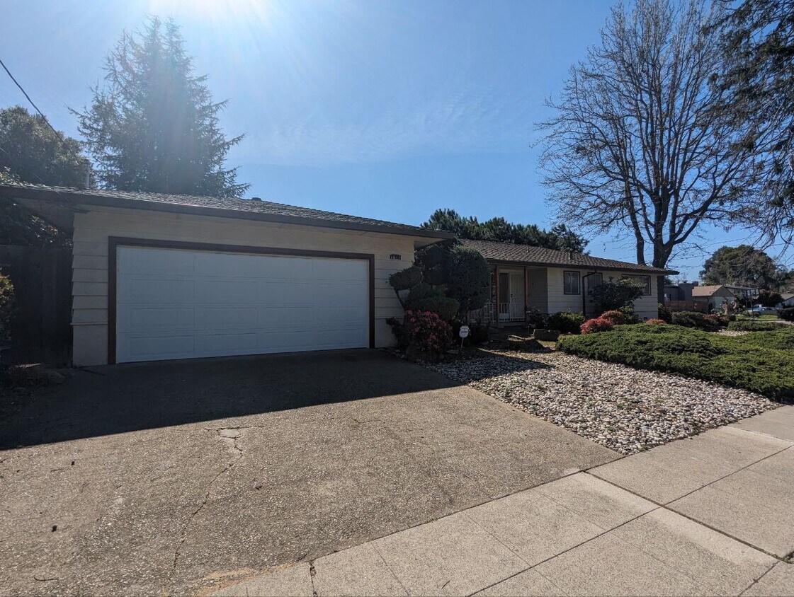 Foto principal - 1817 Dahill Ln