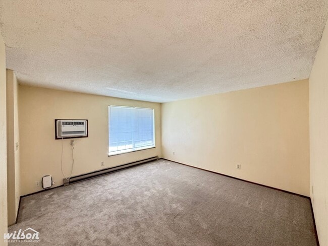 Building Photo - 1211 Ledwich Ave