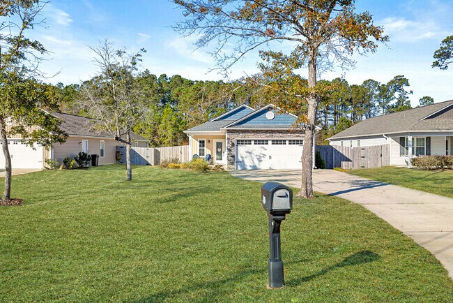 Building Photo - 2831 Country Club Dr