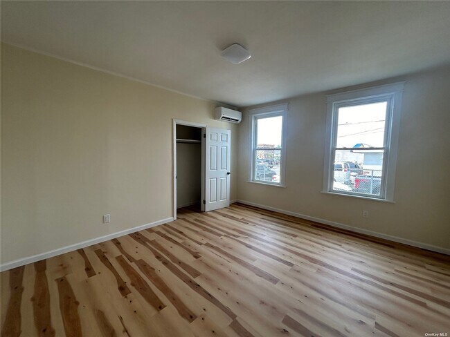 Foto del edificio - 331 W Merrick Rd