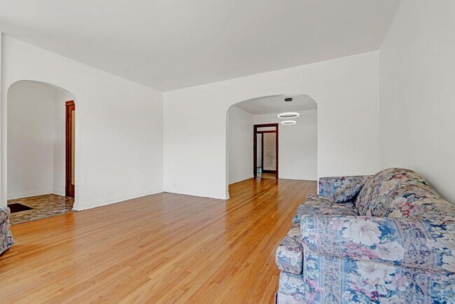 Building Photo - 5034 W Parker Ave