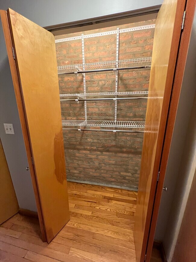 Closet 2 - 1636 W Columbia Ave