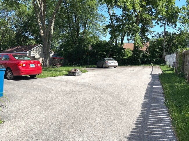 Building Photo - 450 Center Ave