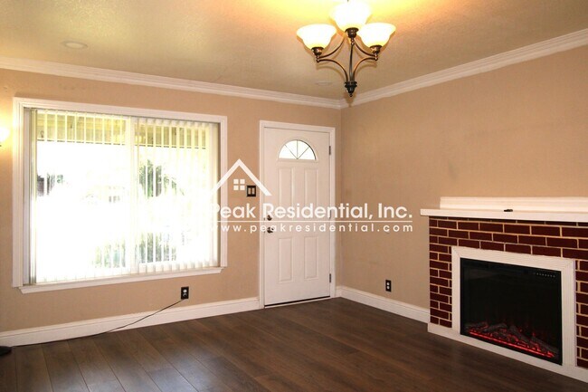 Foto del edificio - 3 br, 1 bath House - 3837 Donna Circle