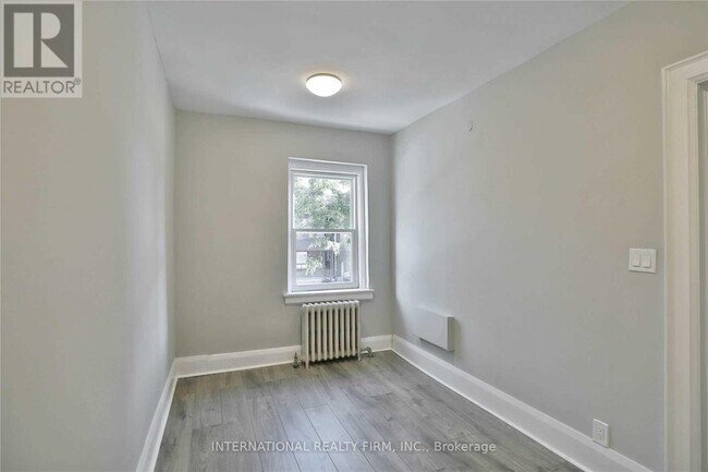 Building Photo - 1094-1094 College St