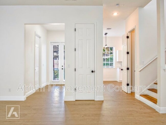 Building Photo - 607 Lakeview St