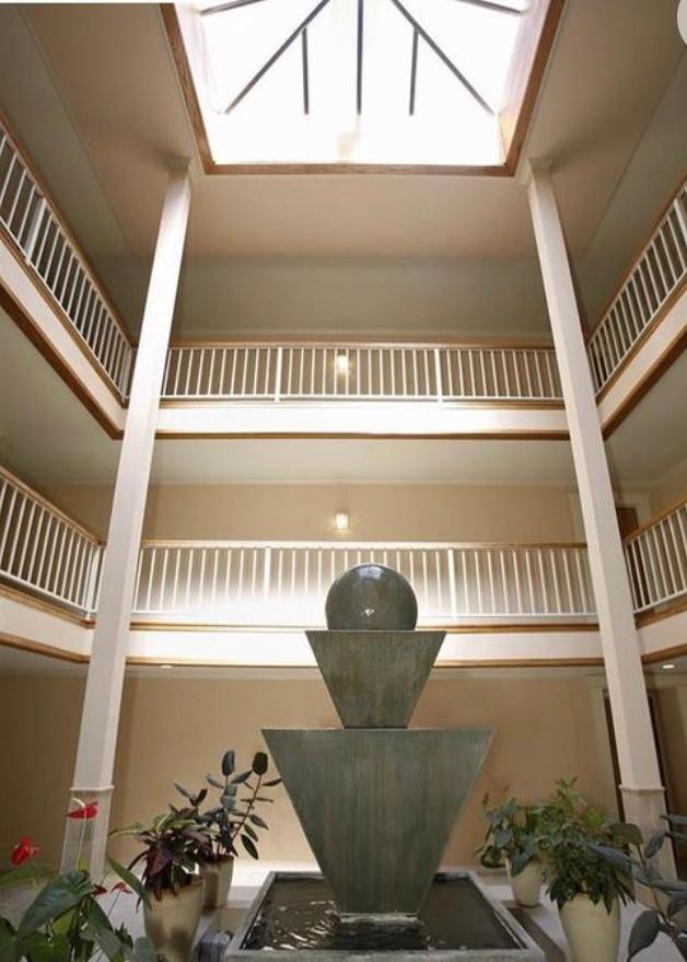Lobby - 466 Crescent St