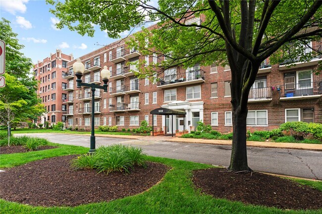 Foto del edificio - 5630 Pershing Ave
