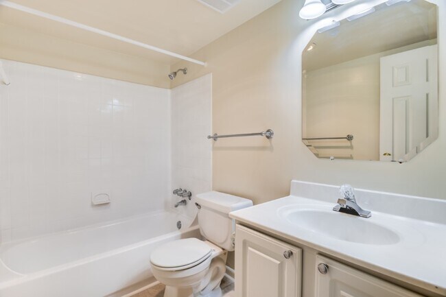 Foto del edificio - PeachTree of McLean Apartments