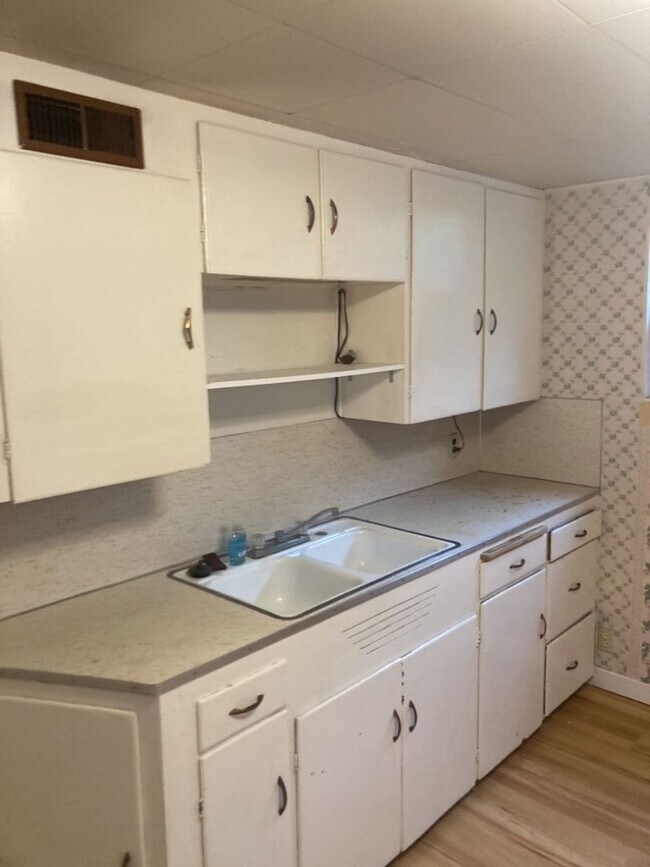 Foto del edificio - Move-In Bonus - 2 bed, 1 bath Basement Apa...