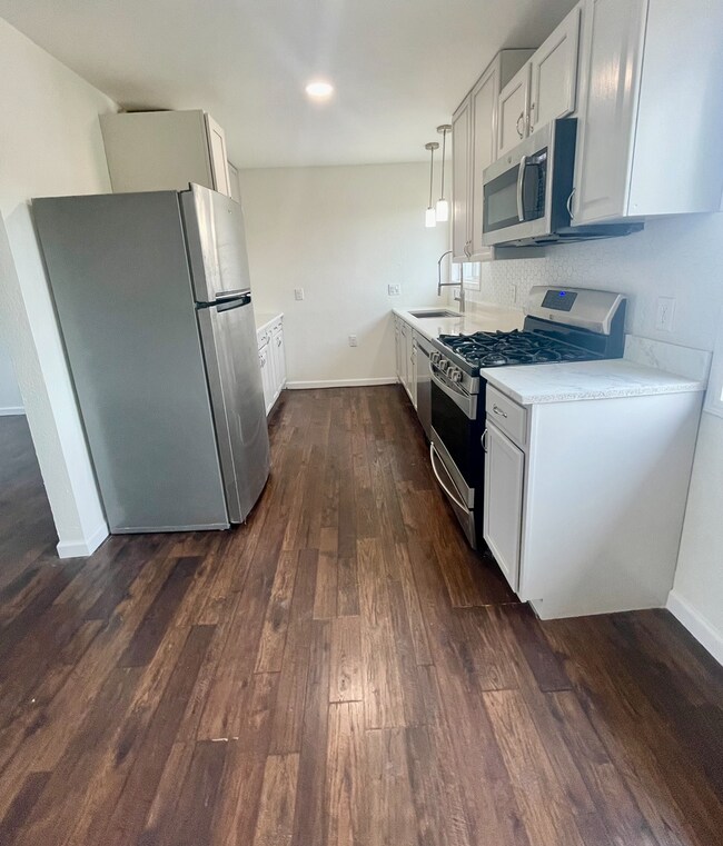 Foto del edificio - 4 bedroom single family home in Palmer!  New kitchen and fresh paint throughout. Available July 1!