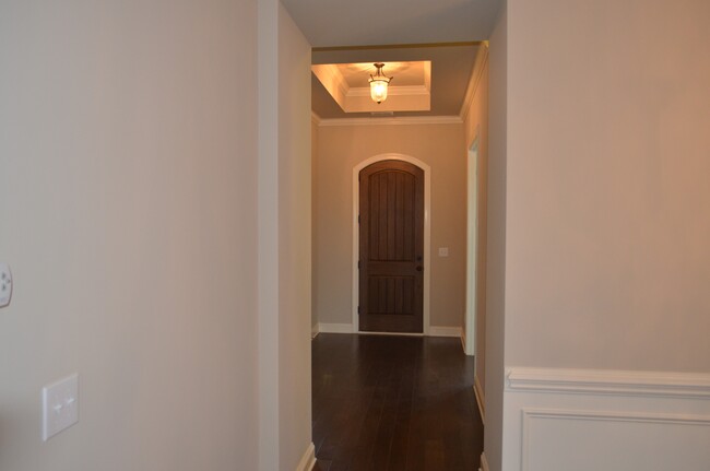 Building Photo - 4932 Providence Country Club Dr