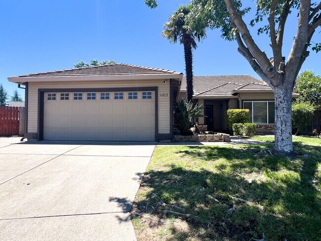 Foto del edificio - 4 Bed, 2 Bath - 1/4 Acre Lot on a Cul-De-Sac