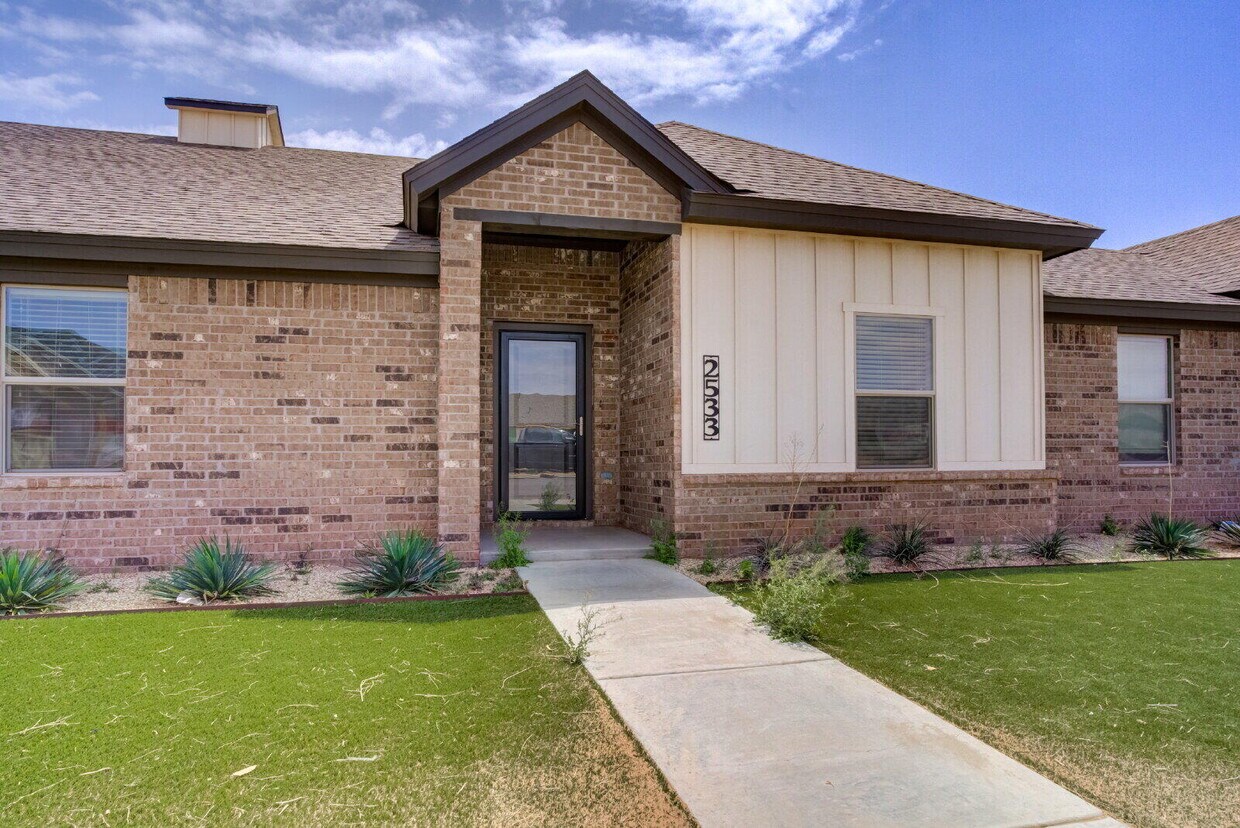 Foto principal - 2529 137th St