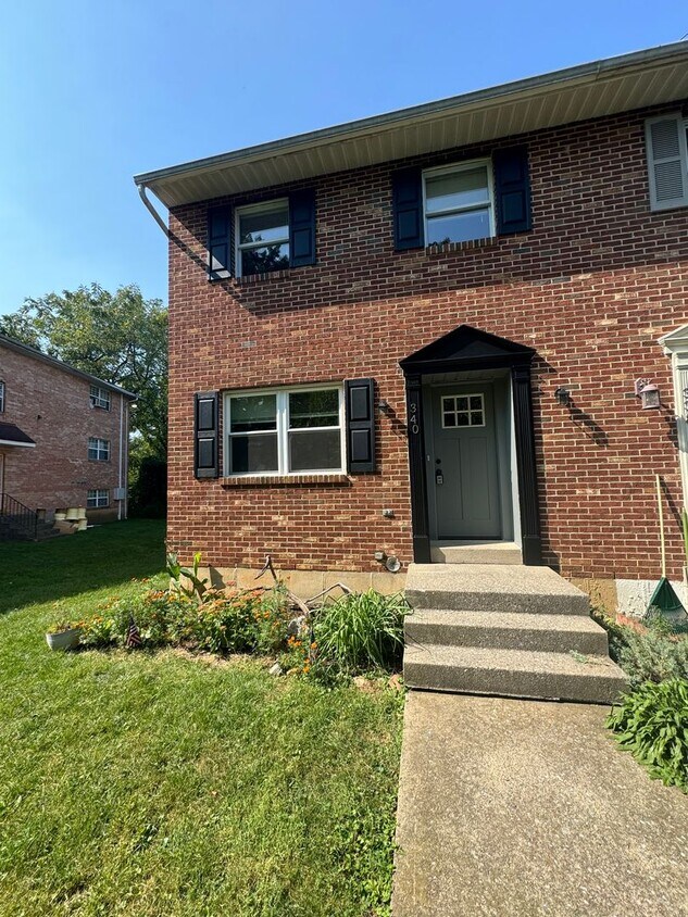 Foto principal - COMPLETELY REMODELED THREE BEDROOM Twin