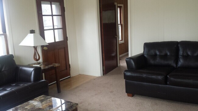 Foto del edificio - 3 Bedroom, 1 bath House, East of Columbia