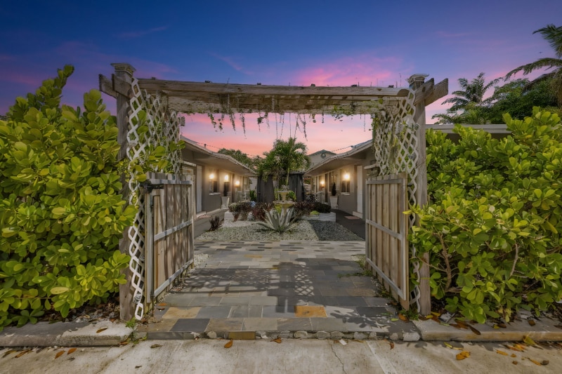 Photo - 1035 - 1037-1037 NE 32nd St (Oakland Park, FL)