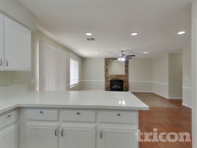 Foto del edificio - 3632 Mountain River St