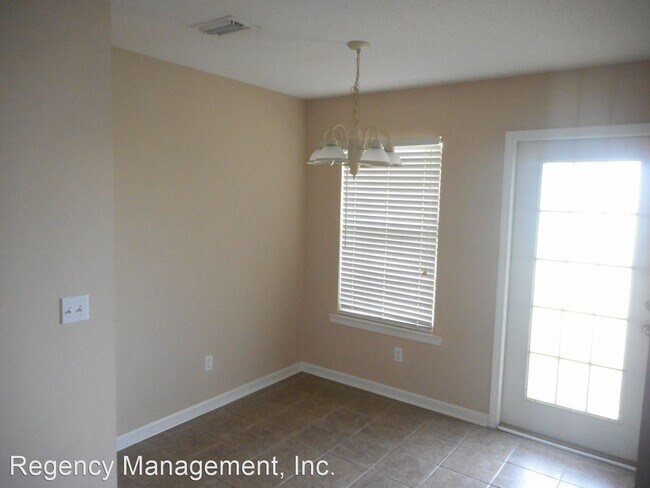 Building Photo - 3 br, 2 bath Apartment - 104 Vermont Court #2