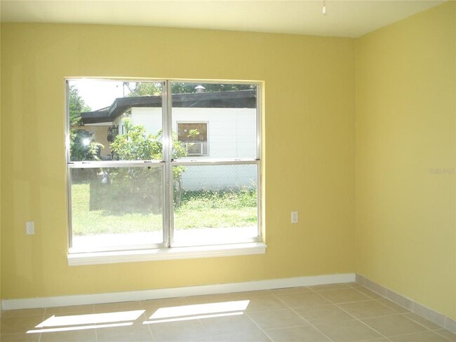 Foto del edificio - 1110 N Thacker Ave
