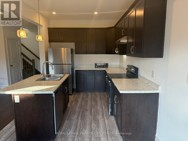 Photo du bâtiment - 1330 Lawson Rd
