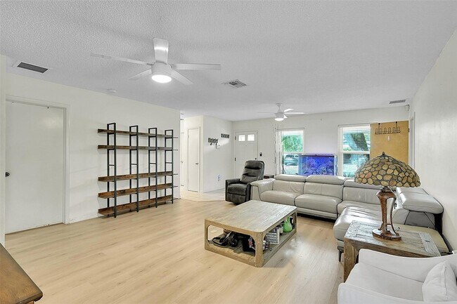 Foto del edificio - 4540 SW 26th Terrace
