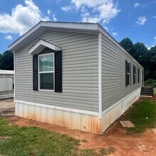 Building Photo - 31 Midway Dr
