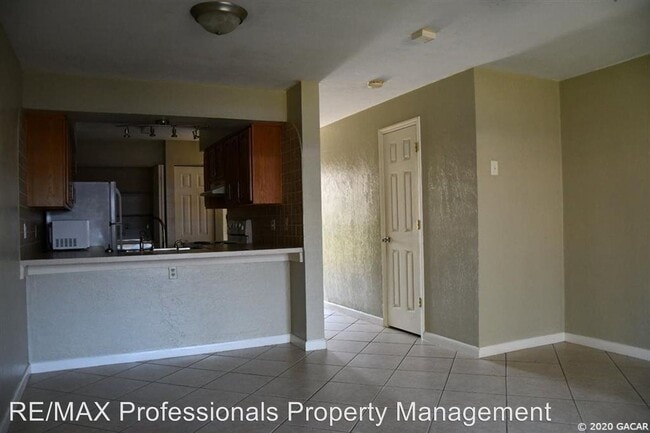 Building Photo - 2635 SW 35th Pl