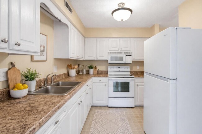 Foto del edificio - 612 Pine Ridge Pl