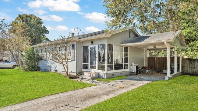 Foto del edificio - Beautiful and Spacious Rental Home