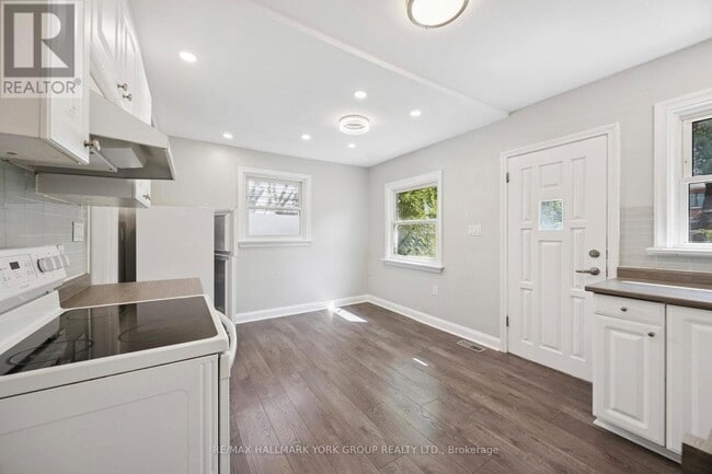 Photo du bâtiment - 207 Maplehurst Ave