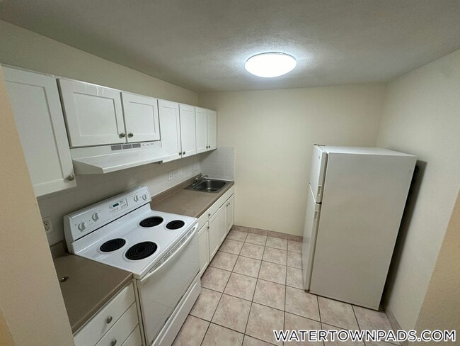 Building Photo - 245 Main St