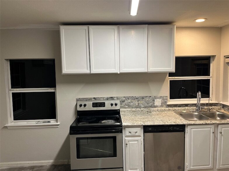 Building Photo - 3206 Kellogg Ave