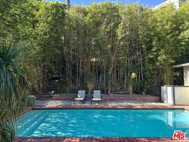 Building Photo - 1555 Rising Glen Rd