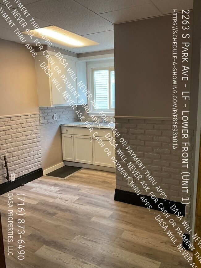 Building Photo - 2263 South Park Ave