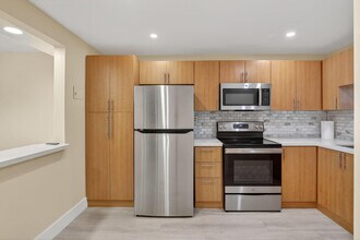 Building Photo - 830 S Hollybrook Dr