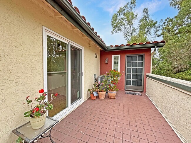 Foto del edificio - Beautiful 3BD/3BA Townhouse in Fashion Val...