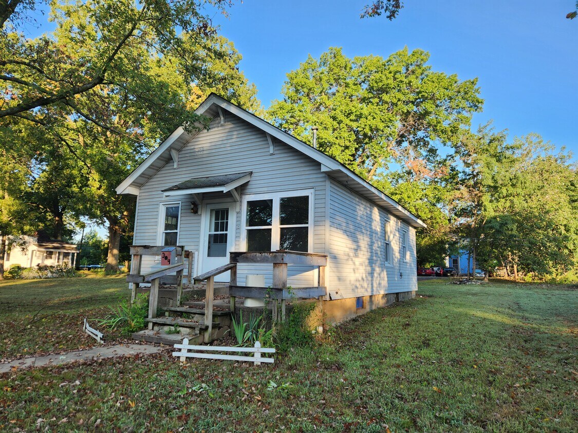 Primary Photo - 304 S Windsor St