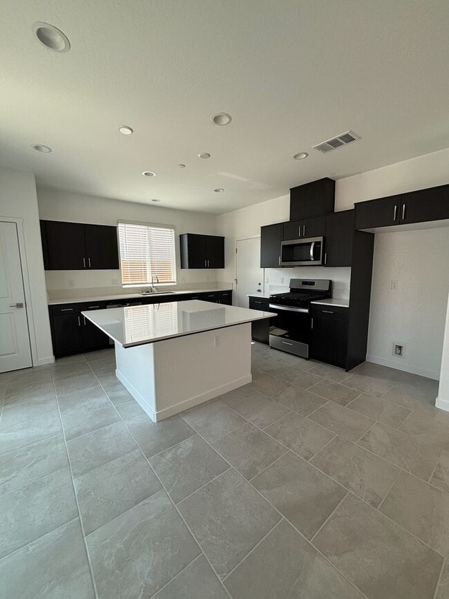 Foto del edificio - AVAILABLE SOON: Brand-New 2-Story Home wit...