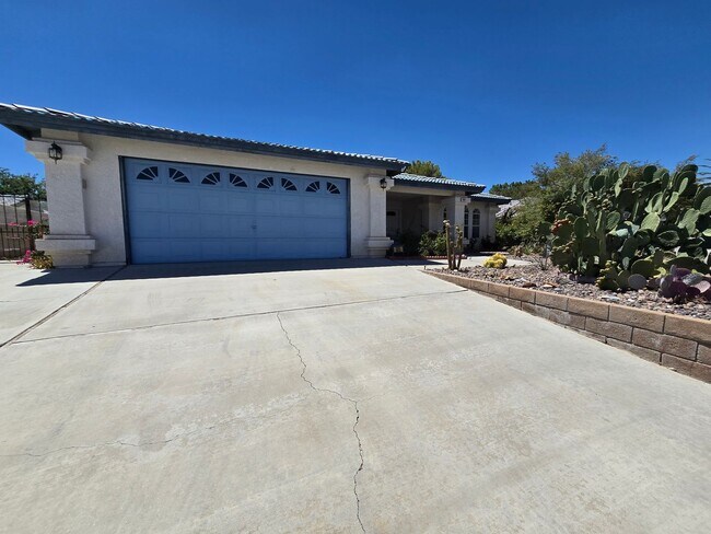 Building Photo - 905 Cimarron Ct