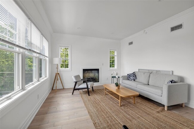 Building Photo - 22 Sagamore Hill Dr